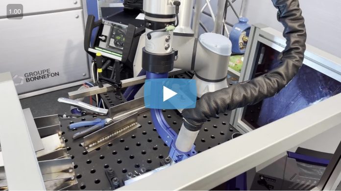 Une vidéo de soudage sans fumée dans une usine.