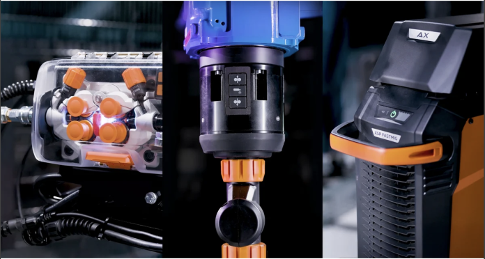 Gros plan de trois composants différents de machines industrielles : à gauche, des tubes et des connecteurs ; au centre, une pièce mécanique Brouillon auto avec des boutons de commande ; à droite, un dispositif avec un bouton d'alimentation et un boîtier ventilé.