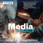Une personne portant un équipement de protection soude du métal, créant des étincelles. Le texte fait la promotion du kit média 2026 de STC Soudage, soulignant l'intérêt du magazine pour le soudage, le coupage, le traitement thermique et les essais non destructifs.
